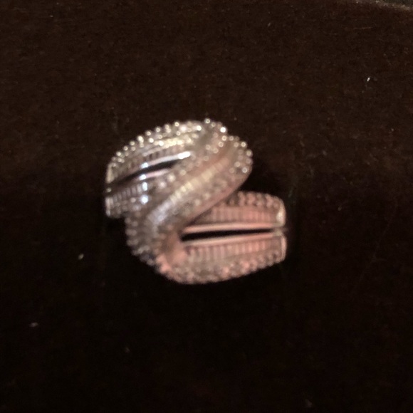 Sophisticated Silver Split Band Earrings - Picture 5 of 10